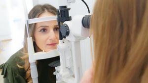 Sama-Sama Memengaruhi Ketajaman Penglihatan, Ini 8 Perbedaan Mata Minus dan Plus 