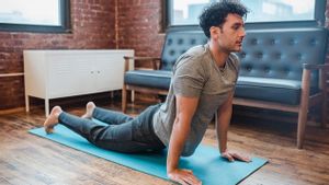 6 Pose Yoga yang Bisa Bantu Aktivitas Seks dengan Pasangan Lebih Nikmat