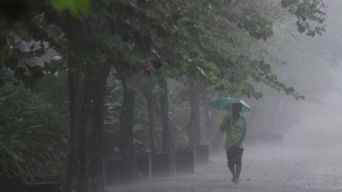 Waspada Banjir dan Longsor, Hujan Merata di Wilayah Indonesia Jumat Siang