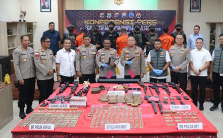 Satgas Ops Damai Cartenz Bongkar Jaringan Penyuplai Senpi KKB, Sita 17 Senjata Hingga Ribuan Amunisi