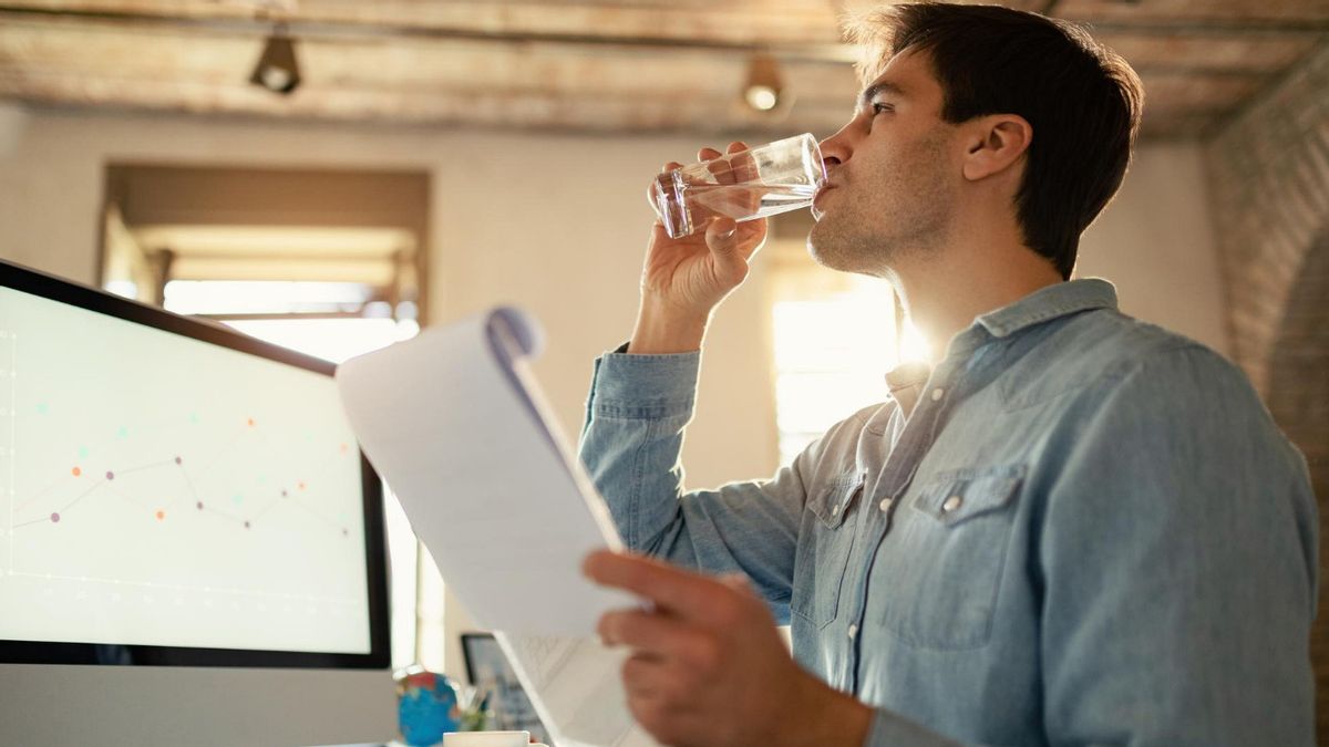 Drinking Water Before Serious Presentation Or Chat, Effectively Helps To Reduce Nervous