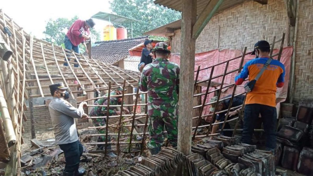 2 Residents' Houses In Trenggalek Damaged By Landslide