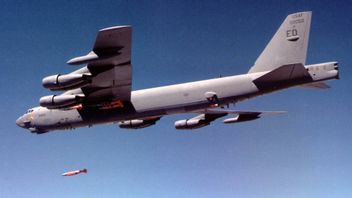 3 طائرات قاذفة أمريكية جاهزة في المملكة المتحدة ، بما في ذلك B-52