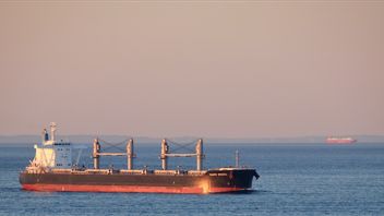 Iran receives first revenue from the Strait of Hormuz toll