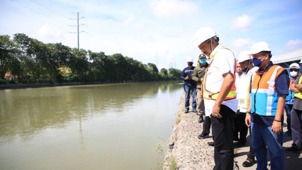 瓦瓦利泗水来到卡利马斯港，期待罗布洪水的影响