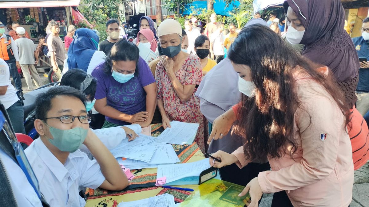 Gara-gara Anies Ganti Nama Jalan, Ratusan Warga Cipayung Jaktim dari Pagi Sudah Antre di Meja Layanan Dukcapil Urus Dokumen