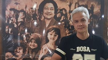Ganjar Pranowo Berfoto dengan Lukisan Megawati ‘Dari Bu Mega Saya Belajar’, Sinyal Pilpres 2024?