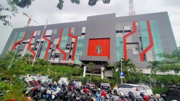 Mayor Eri Cahyadi Asks Surabaya Residents Not To Pay For Parking Without Carcis