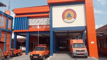 Construction d'un pont de bambou dans un point affecté par un glissement de terrain, Bantul prolonge la réponse d'urgence à la catastrophe