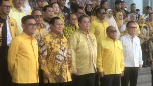 Sambangi Golkar, Prabowo Dihadiahi Kuda oleh Airlangga?