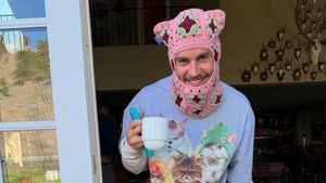 Kehangatan Justin Bieber dan Keluarga Kecilnya di MV Terbaru, Yukon