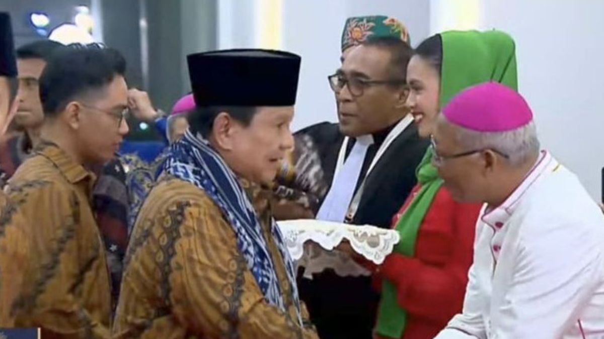 Prabowo Kenakan Kain Bentenan Minahasa di Perayaan Natal Nasional