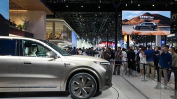 Fuel Prices Rise, China's Electric Vehicles Get New Momentum