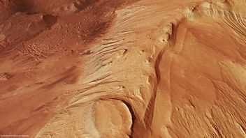 Pengorbit Antariksa Eropa Temukan Banyak Air di Sistem Ngarai Planet Mars