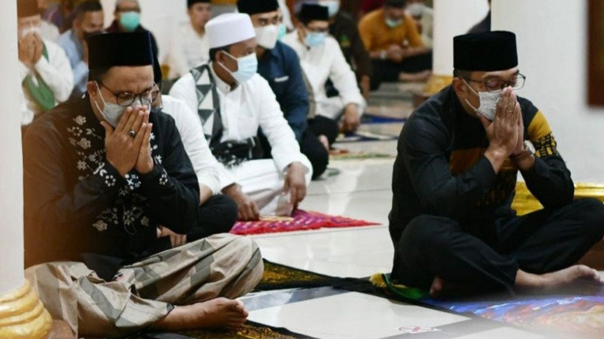  Makin Mesra, Anies-Ridwan Kamil Makan Bubur Bareng di Bandung, Pertanda Apa?
