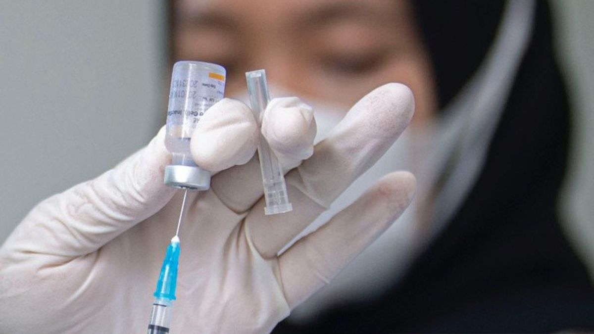 DPR: Les Cas De Vaccination Illégale à Medan Devraient être Une évaluation De L’approvisionnement En Vaccins