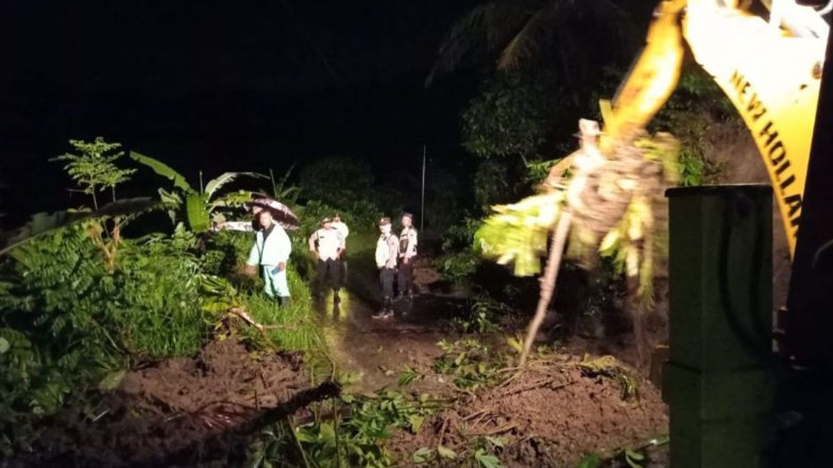 Tanah Longsor hingga Jembatan Putus Terjadi di Pati