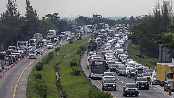 Long Holiday, Vehicle Volume On Cipali Toll Road Soars 40 Percent