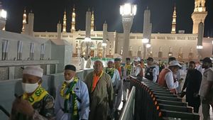 Les candidats du Hajj indonésien commencent à entrer Raudhah, pèlerins sur la tombe du Prophète