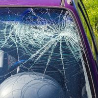 Cerita Seorang Perempuan Tertabrak Mobil Hingga Terjepit Tiang Listrik