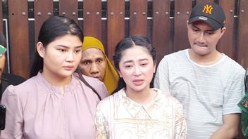 RT議長 バンク 要求 1億ルピアオンコスト ティティップ 動物 犠牲 Dewi Perssik