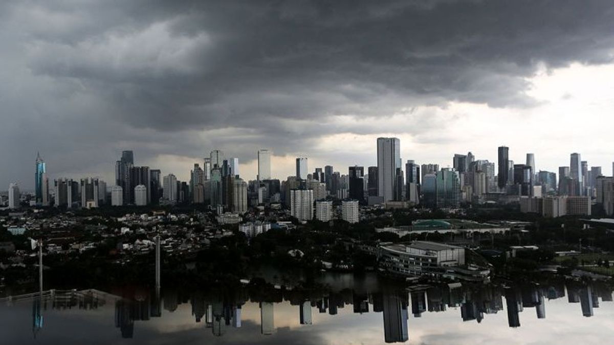 Jakarta hingga Surabaya Berawan, Sejumlah Wilayah Diguyur Hujan