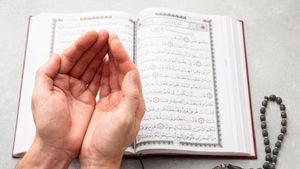 スーラト・アル=カフフィーを完全に読んだ後の祈り:アラビア語と意味を書く