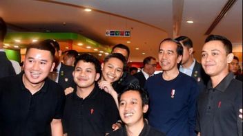 Pour rencontrer des habitants du centre commercial de Gadong Brunei, Jokowi est invité à une longue vie