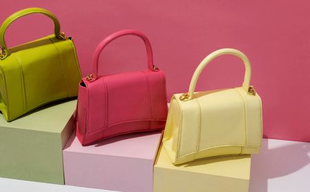 7 Warna Tas Tangan yang Cocok untuk Semua Jenis Pakaian