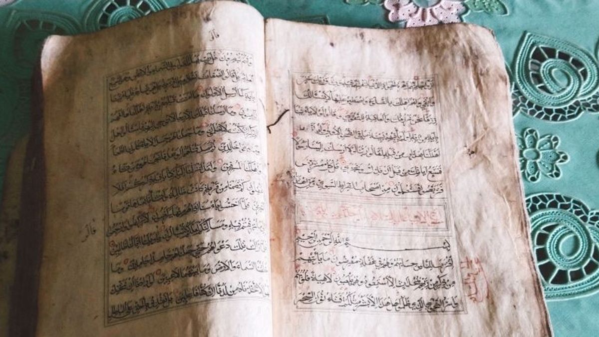 Arkeolog Diminta untuk Meneliti Kualitas Al Qur'an Tertua di Negeri Hila, Maluku