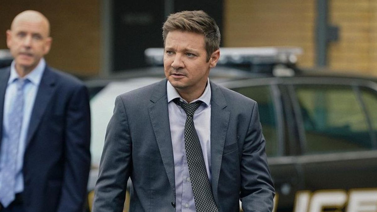 Jeremy Renner's Accident Due To Snow, Critical Condition