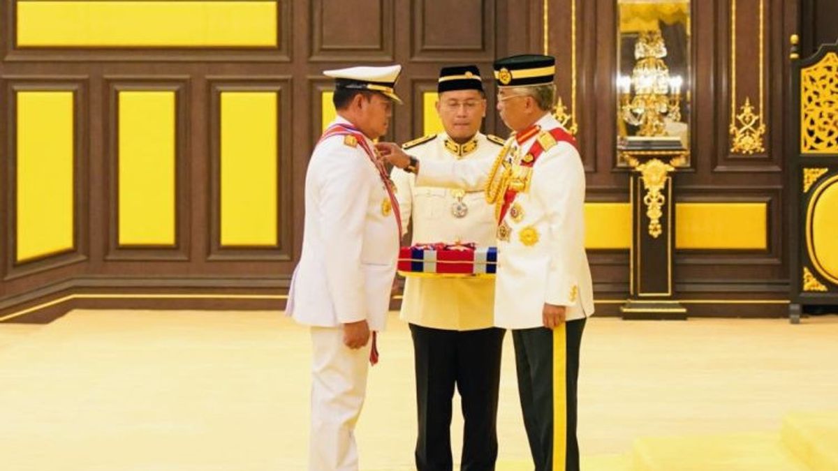 Malaysia's King Gives Honor To The Commander Of The Indonesian Armed Forces And Army Chief Of Staff