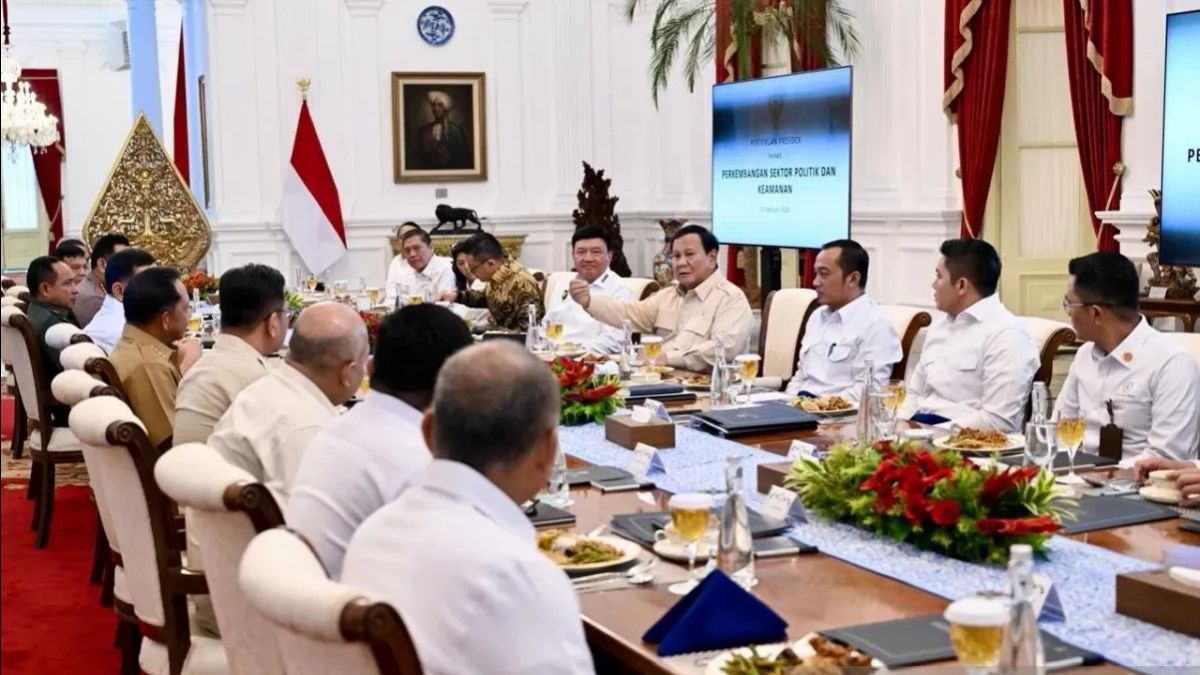 Komisi II DPR Dukung Prabowo 'Bersih-Bersih' Kabinet: Pejabat Tak Bisa Bekerja Harus Mundur