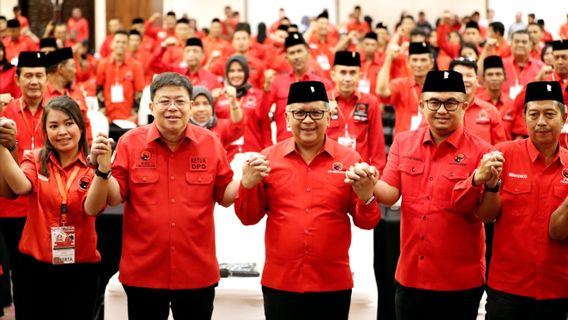 Hasto Sampaikan Pesan Bu Mega Saat Buka Rakerda PDIP di Sumbar: Jangan Pernah Kehilangan Semangat