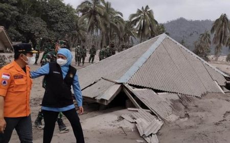 Gubernur Jatim Khofifah Indar Parawansa Berkantor di Lumajang Kawal Penanganan Bencana Semeru