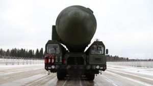 Rusia Sukses Gelar Uji Coba Peluncuran Rudal Balistik Antarbenua Usai Penangguhan Perjanjian Pengendalian Senjata Nuklir