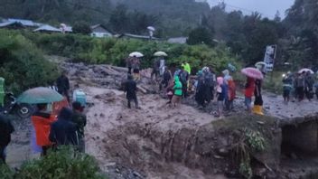 ボラパプ・シギ集落が洪水に見舞われ、数十家族が避難民
