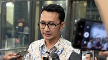 KPK, 추가 쿼터에서 불법 이익을 얻은 3 명의 하지 여행사 고위 관리를 잡다