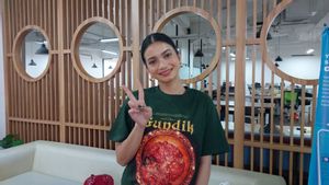 女王索菲亚透露在古迪克电影中扮演孕妇的挑战