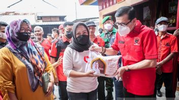 5 Kg Beras dari Puan Maharani untuk 3.000 Warga di Medan Sumut, Dibagikan Langsung Yasonna Laoly 