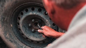 Rare Car Spooring Risk: Here's An Explanation And Estimation Of The Cost