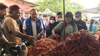贸易部长在圣诞节和新年前回顾巴淡岛市的主食，承认价格上涨但仍稳定