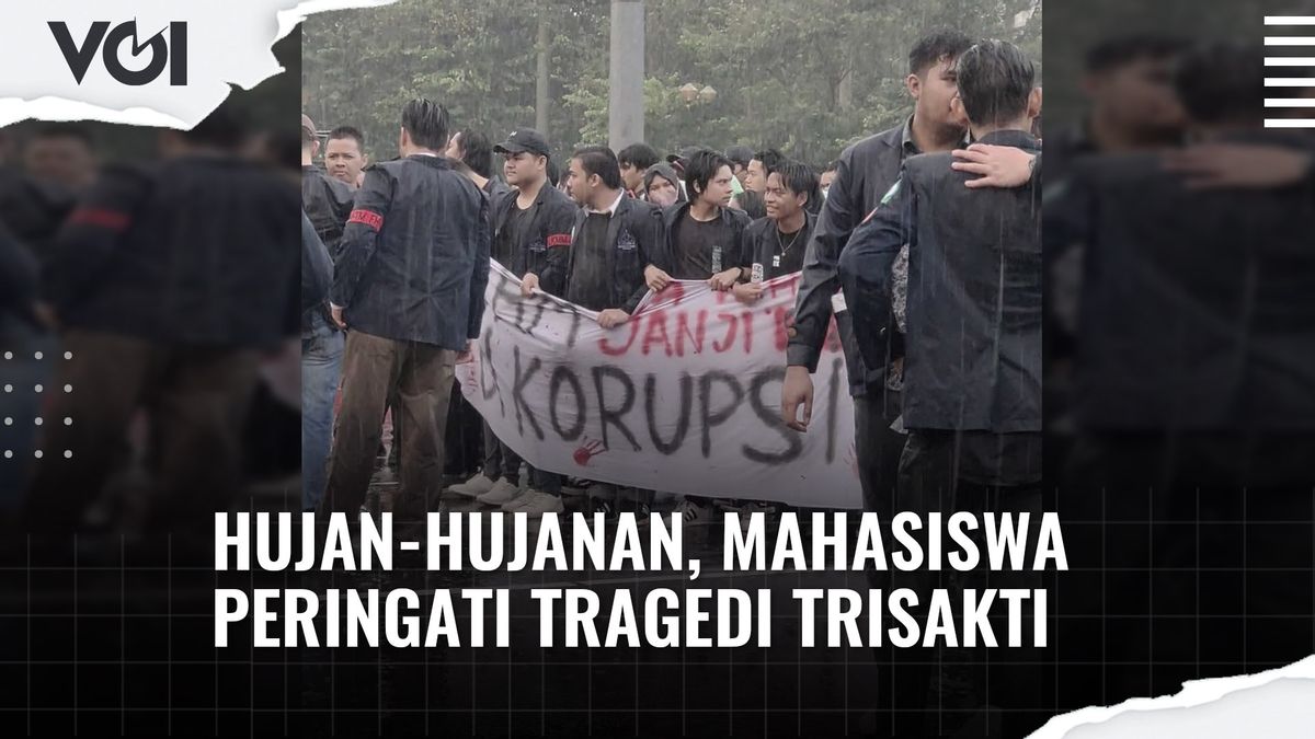 VIDEO: Rain, Students Commemorate Trisakti Tragedy
