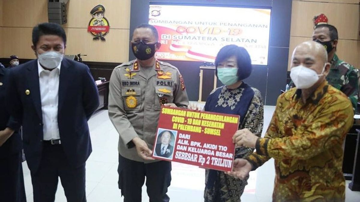 عائلة أكيدي تيو تتبرع ب Rp2 Trillion للتعامل مع COVID-19 في جنوب سومطرة