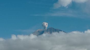 スメル山噴火 今日、火山灰噴火高600メートル