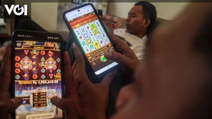 Regulations And Integrity Of Apparatus Become Constraints Of Eradicating Online Gambling In Indonesia