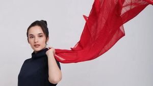 7 Potret Chelsea Islan Tampil Anggun dalam Busana <i>Couture</i> Penuh Makna