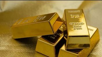 World Gold Price Slips After Four Days Of Rise