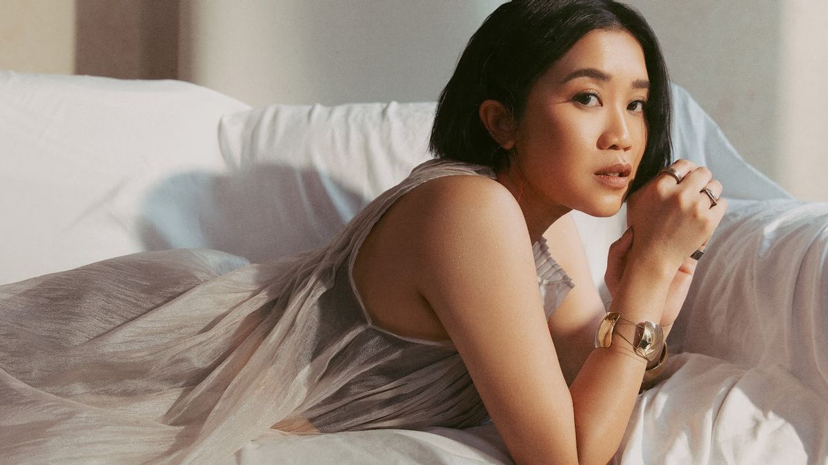 Radhini Memulai Perjalanan Musiknya Lewat Single Apa Kabar