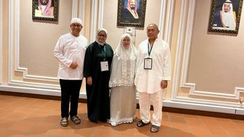 Meeting In Mina During Hajj, Puan And Anies Pray For Each Other